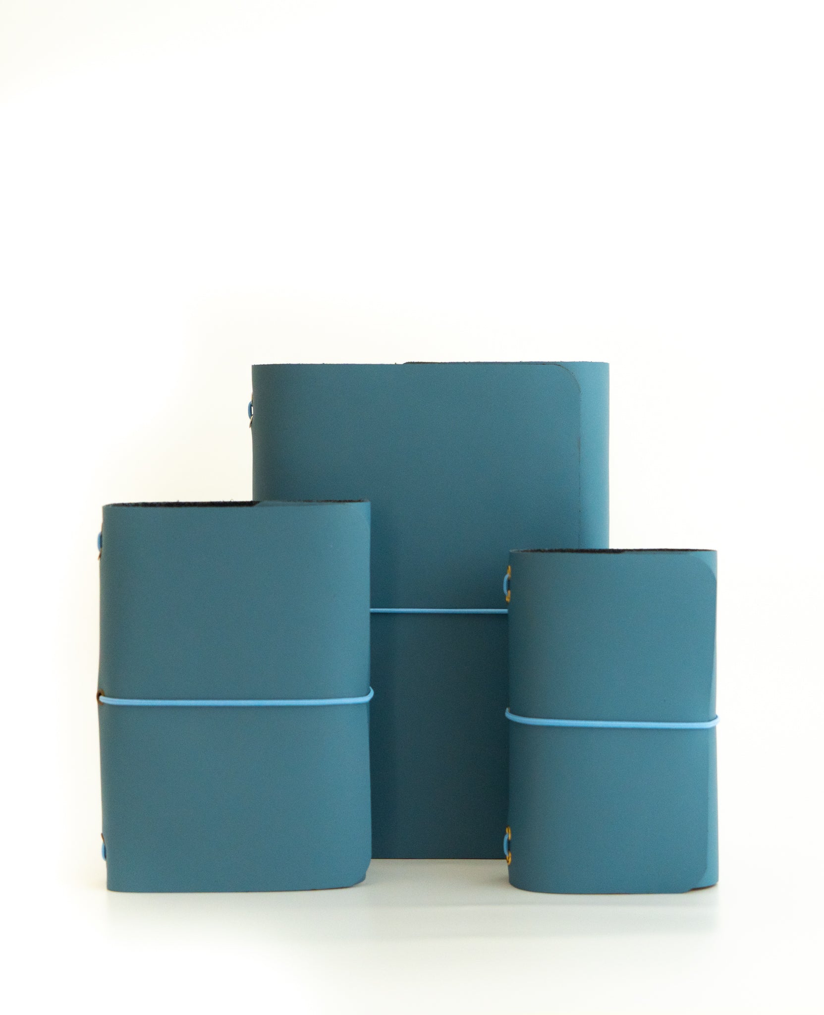 Sister Everbound (A6) - Funda de piel de diseño tríptico