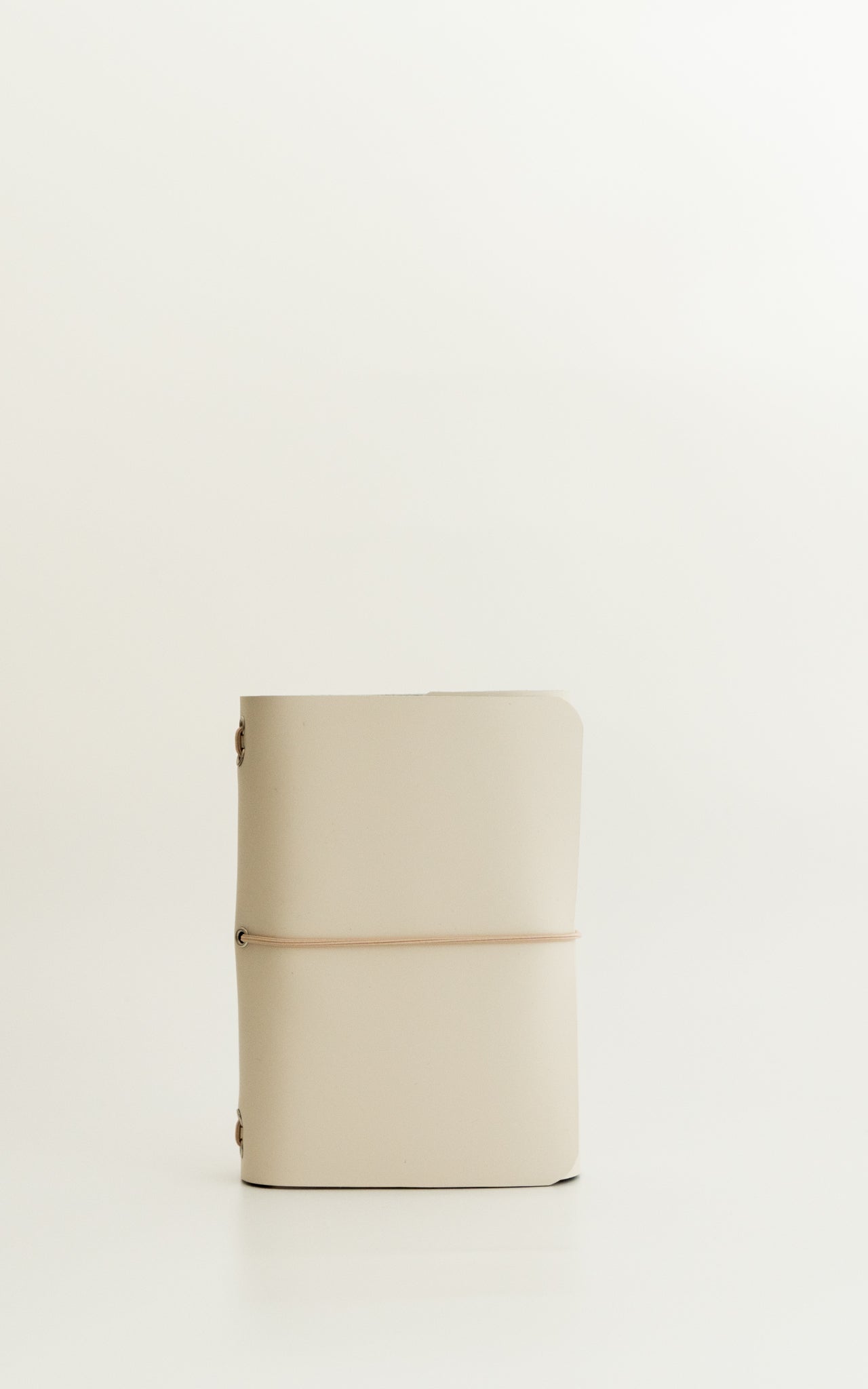 Sister Everbound (A6) - Funda de piel de diseño tríptico