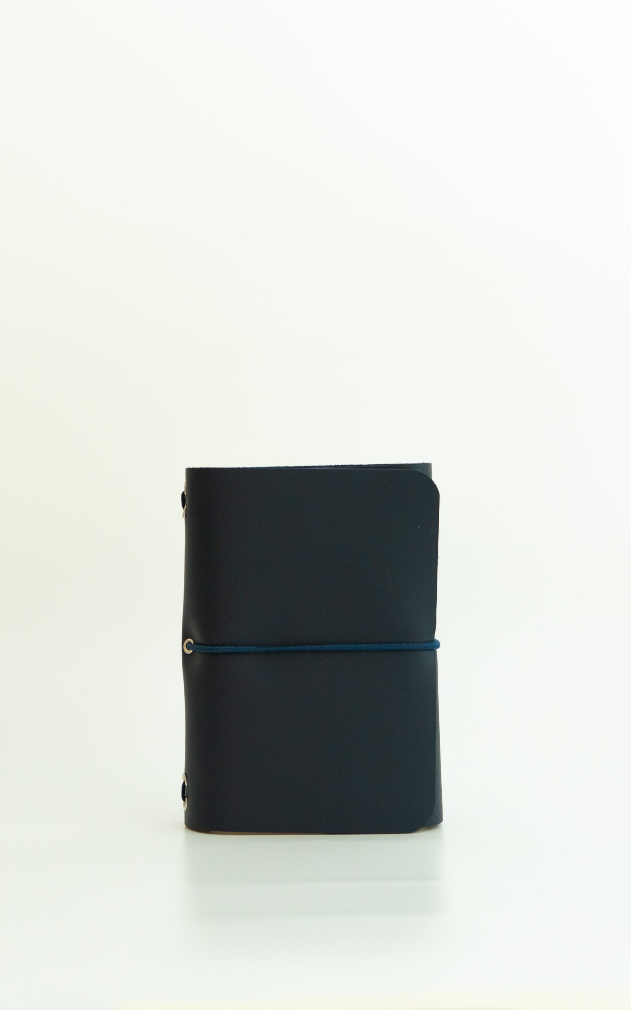 Sister Everbound (A6) - Funda de piel de diseño tríptico