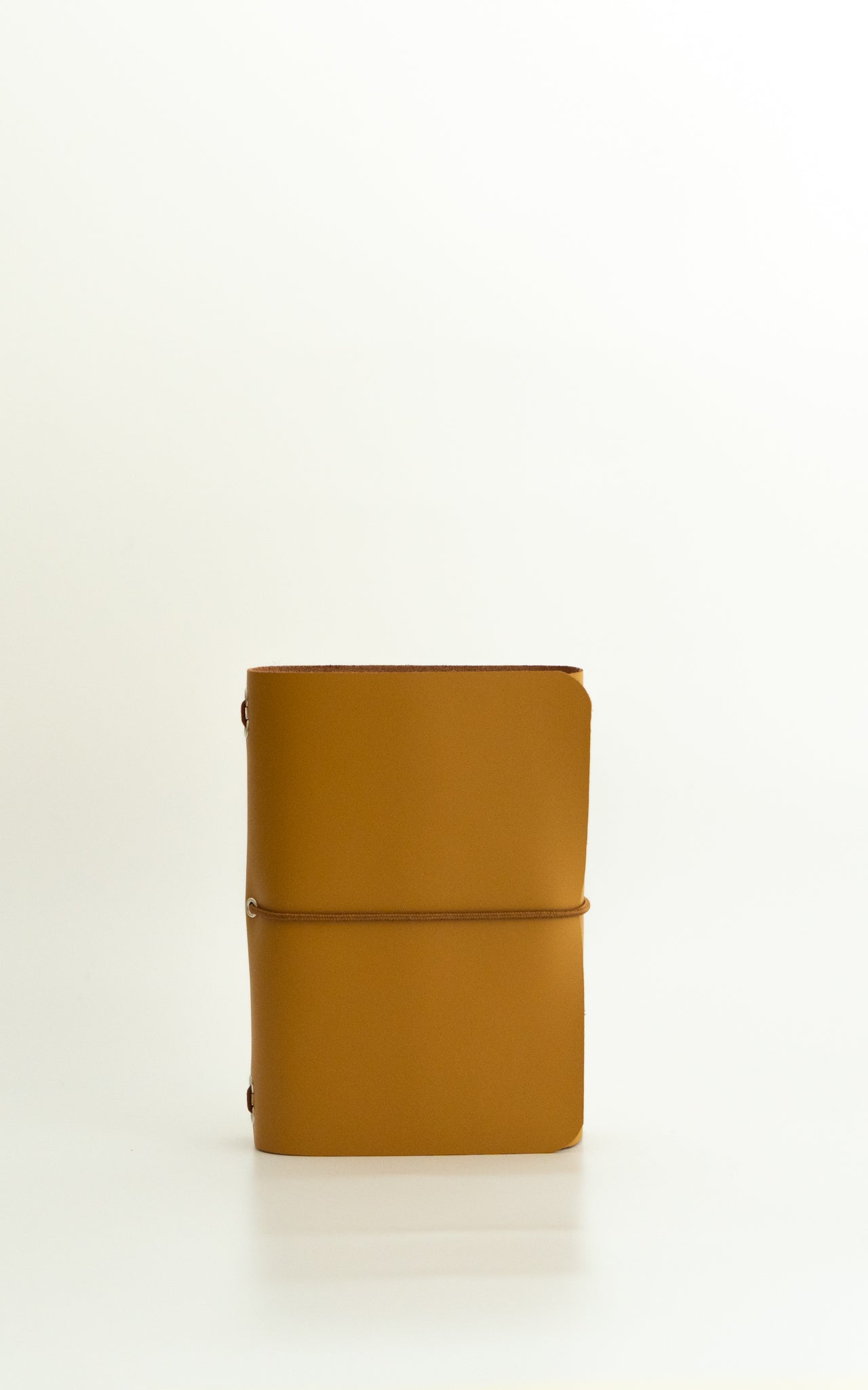 Sister Everbound (A6) - Funda de piel de diseño tríptico