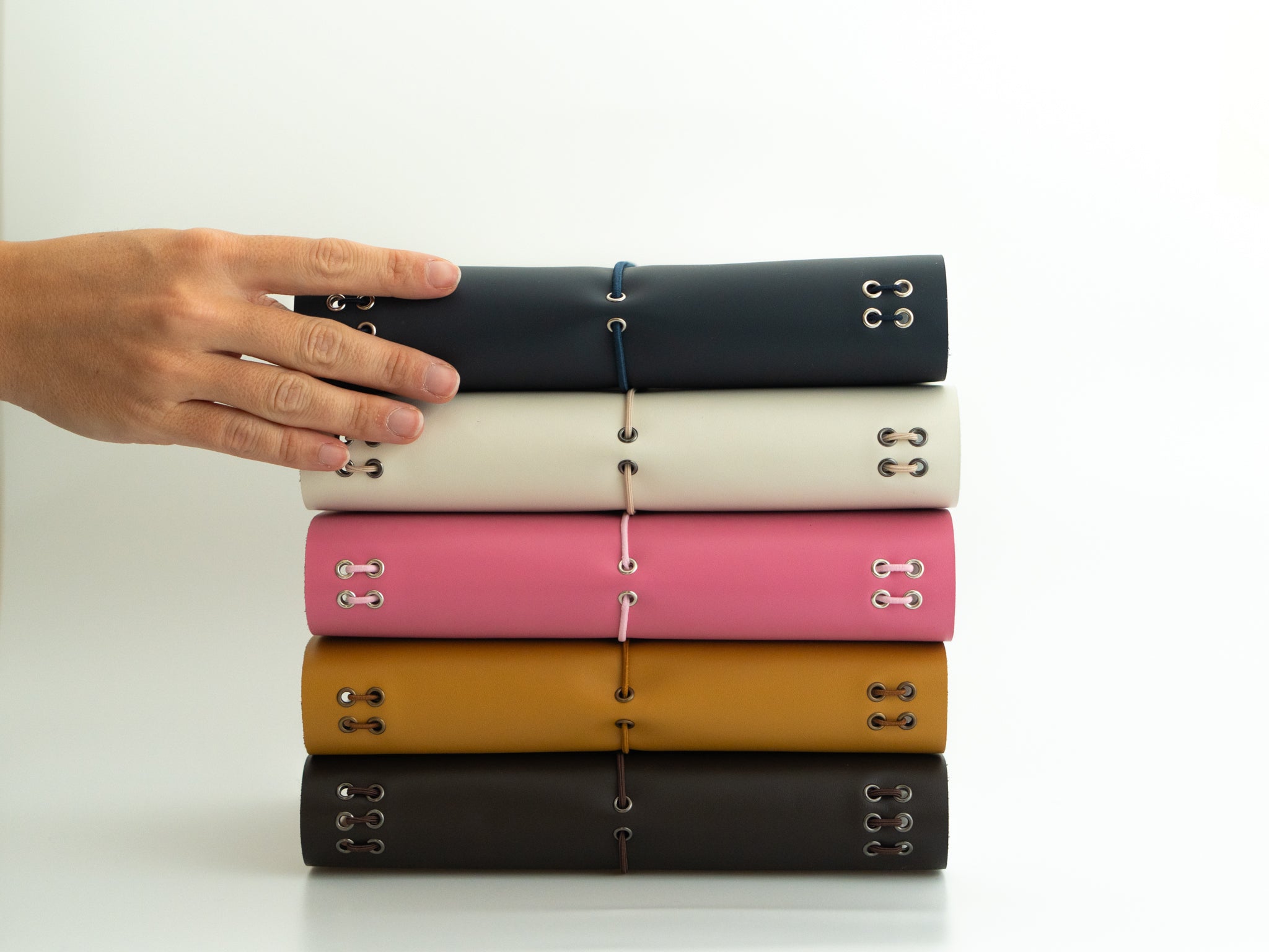 Classic Everbound (A5) – Funda de piel de diseño tríptico